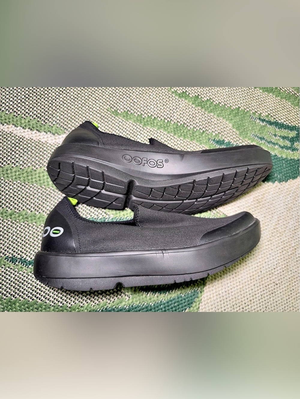 OOfos OOmg eeZee Black Recovery Pullon Shoes Sz-9.5 NWOT MSRP-$120